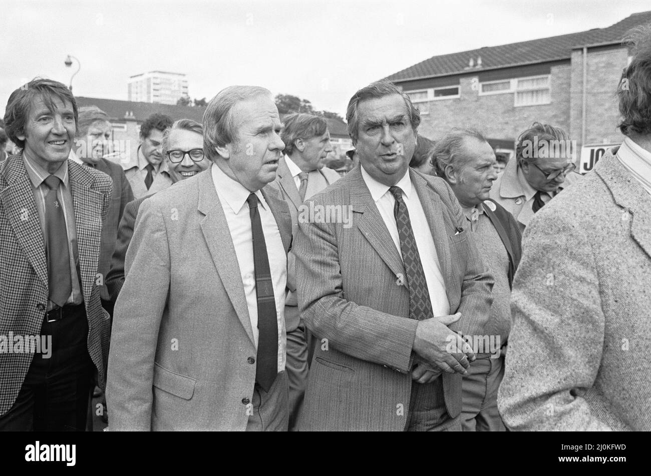 Denis Healy, chef adjoint du Parti travailliste (au centre), Dennis Skinner (à gauche) vu ici pendant la marche du Parti travailliste et rassemblement, « Jobs First the socialiste alternative » 19th septembre 1981 Banque D'Images