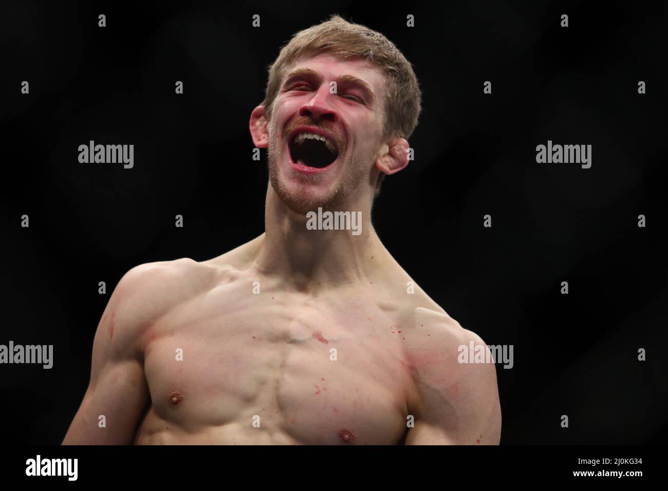 LONDRES, ROYAUME-UNI. 19th MARS Arnold Allen célèbre sa première finale sur Dan Hooker lors de la soirée de combat 204 de l'UFC à l'arène O2, Greenwich, le samedi 19th mars 2022. (Crédit : Kieran Riley | INFORMATIONS MI) crédit : INFORMATIONS MI et sport /Actualités Alay Live Banque D'Images