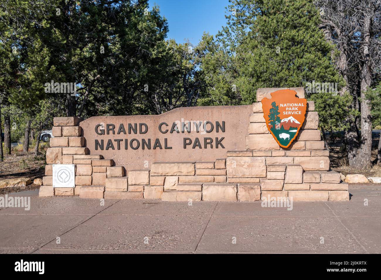 Une route d'entrée en direction du parc national du Grand Canyon, en Arizona Banque D'Images
