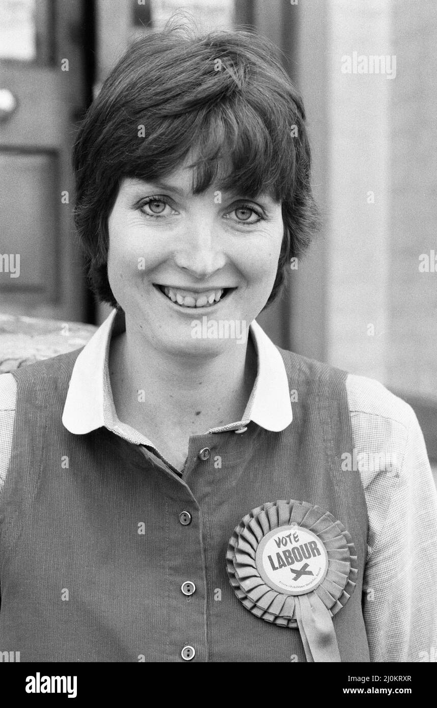 Le futur député travailliste Harriet Harman visite Peckham où elle est candidate à l'élection partielle d'aujourd'hui. 28th octobre 1982. Banque D'Images