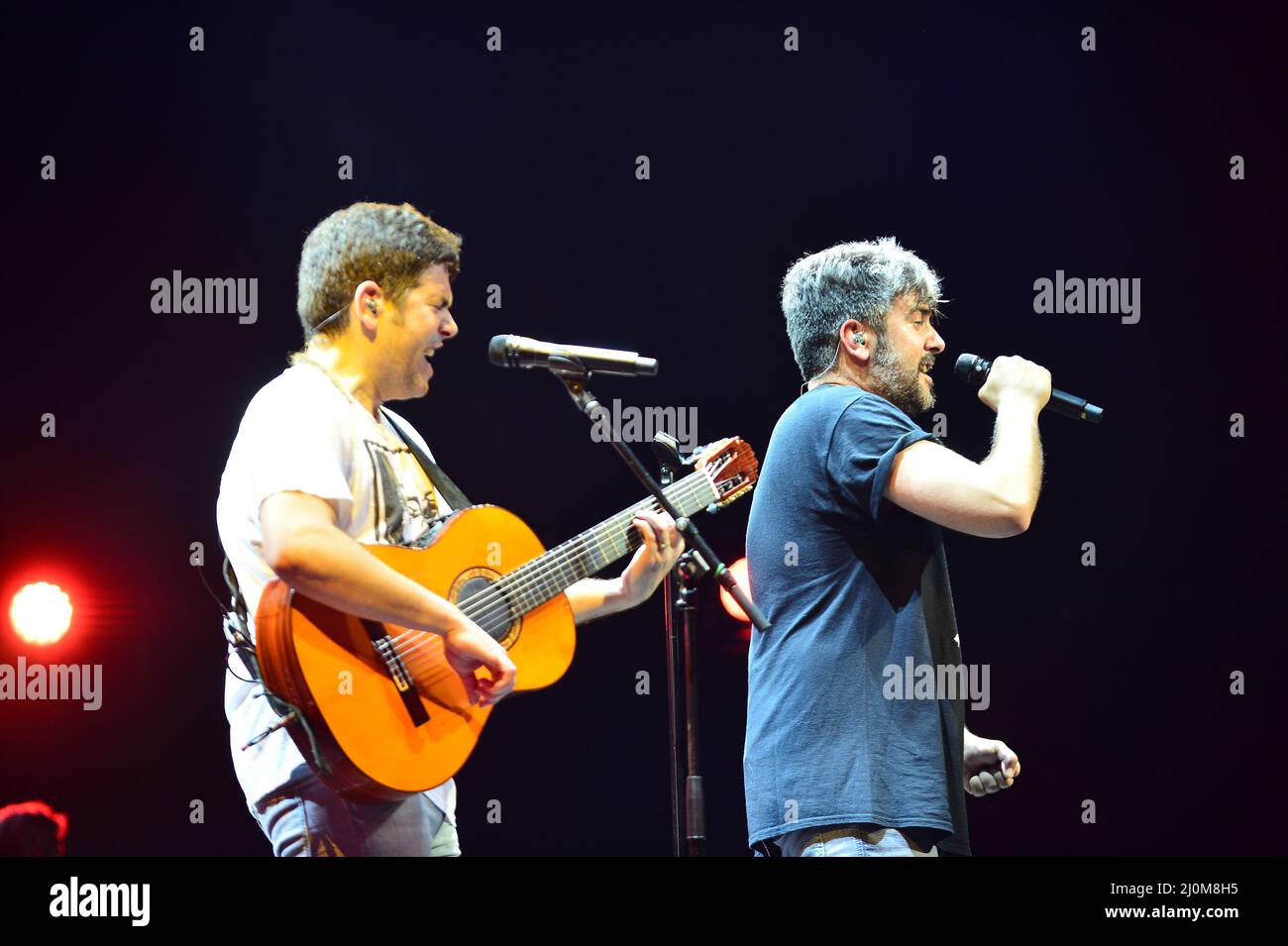 MIAMI, FL - MARS 18: Jose Manuel Munoz Calvo et David Munoz Calvo d'Estota se produire en direct sur scène au James L Knight Centre le 18 mars 2022 à Miami, Floride. (Photo de JL/Sipa USA) crédit: SIPA USA/Alay Live News Banque D'Images