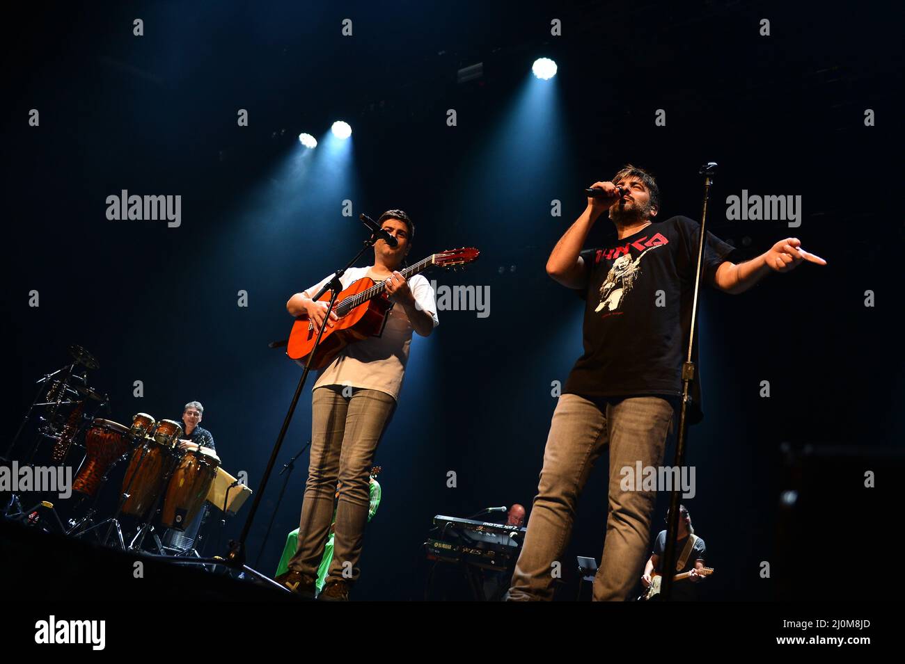 MIAMI, FL - MARS 18: Jose Manuel Munoz Calvo et David Munoz Calvo d'Estota se produire en direct sur scène au James L Knight Centre le 18 mars 2022 à Miami, Floride. (Photo de JL/Sipa USA) crédit: SIPA USA/Alay Live News Banque D'Images