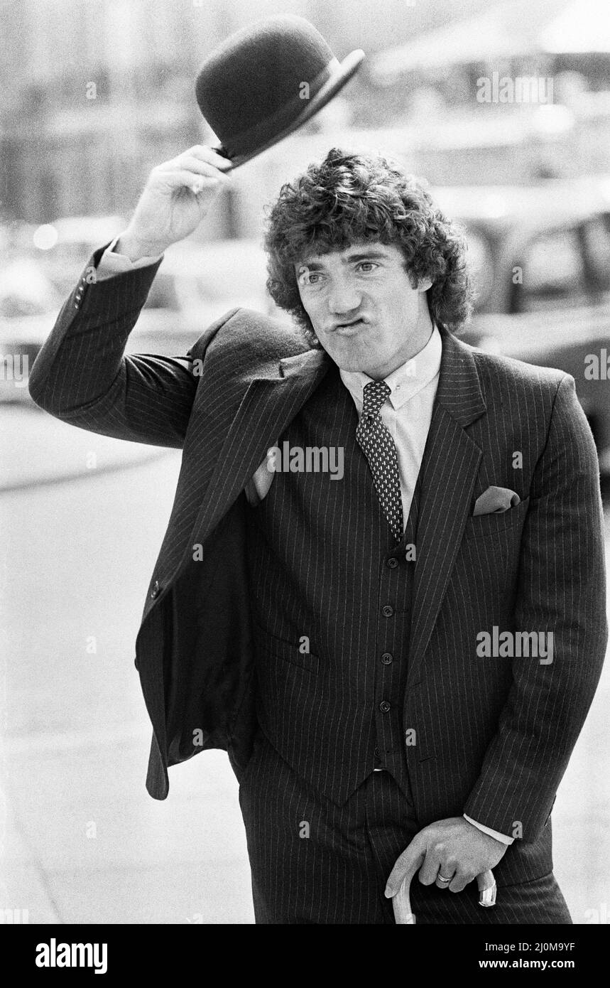 Kevin Keegan, star du football, montre le nouveau style de mode « vengeurs  » lors du lancement d'une gamme de vêtements pour hommes qu'il a  sélectionnée et contribué à concevoir. Keegan a