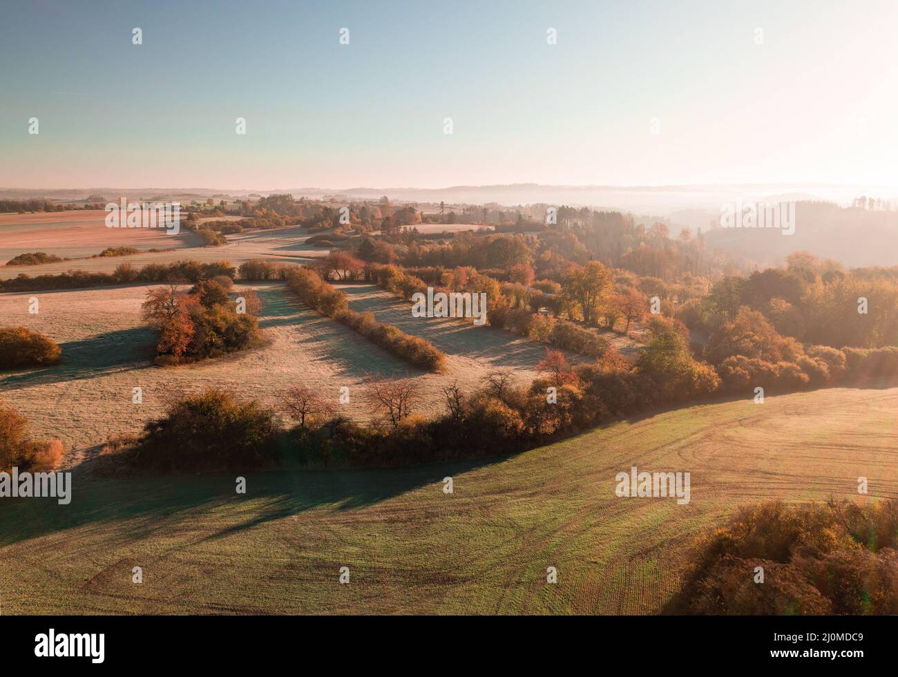 Vue aérienne de la campagne d'automne, paysage d'automne traditionnel en europe centrale Banque D'Images