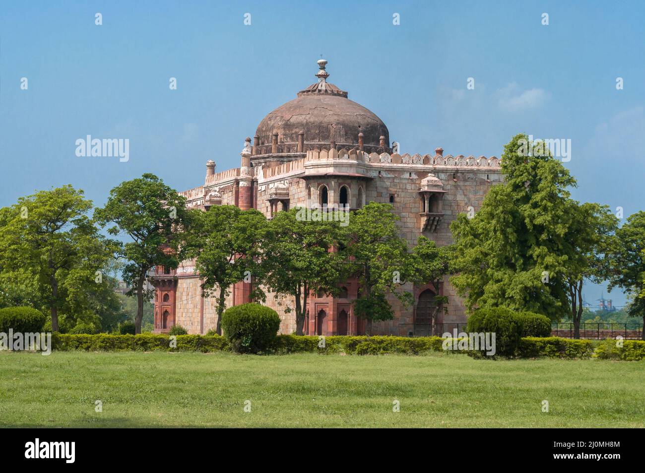 L'ancienne mosquée de Bada Gumbad dans le parc Lodi. New Delhi, Inde Banque D'Images