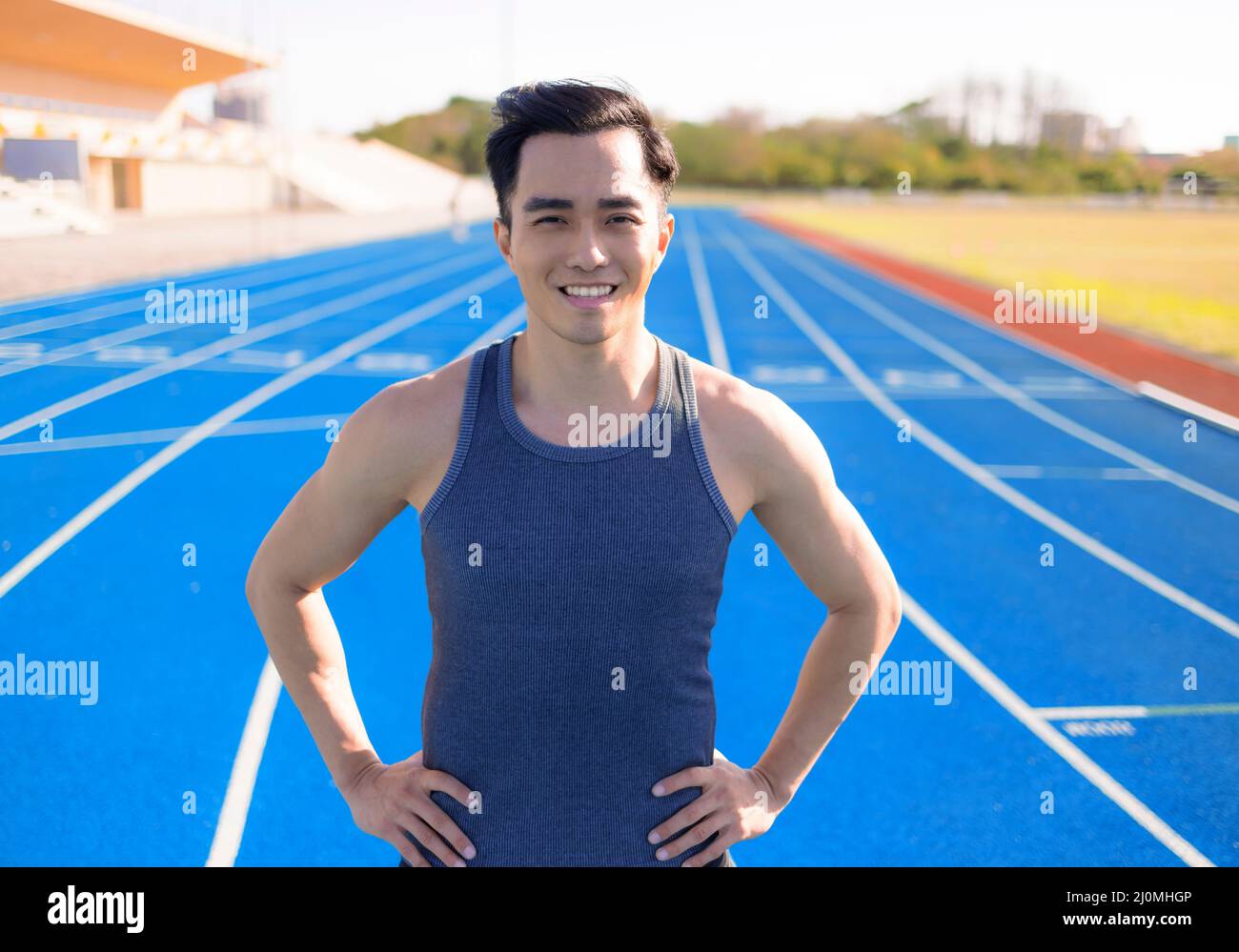 Beau sportif asiatique avec corps musclé dans la mode Sportswear Banque D'Images