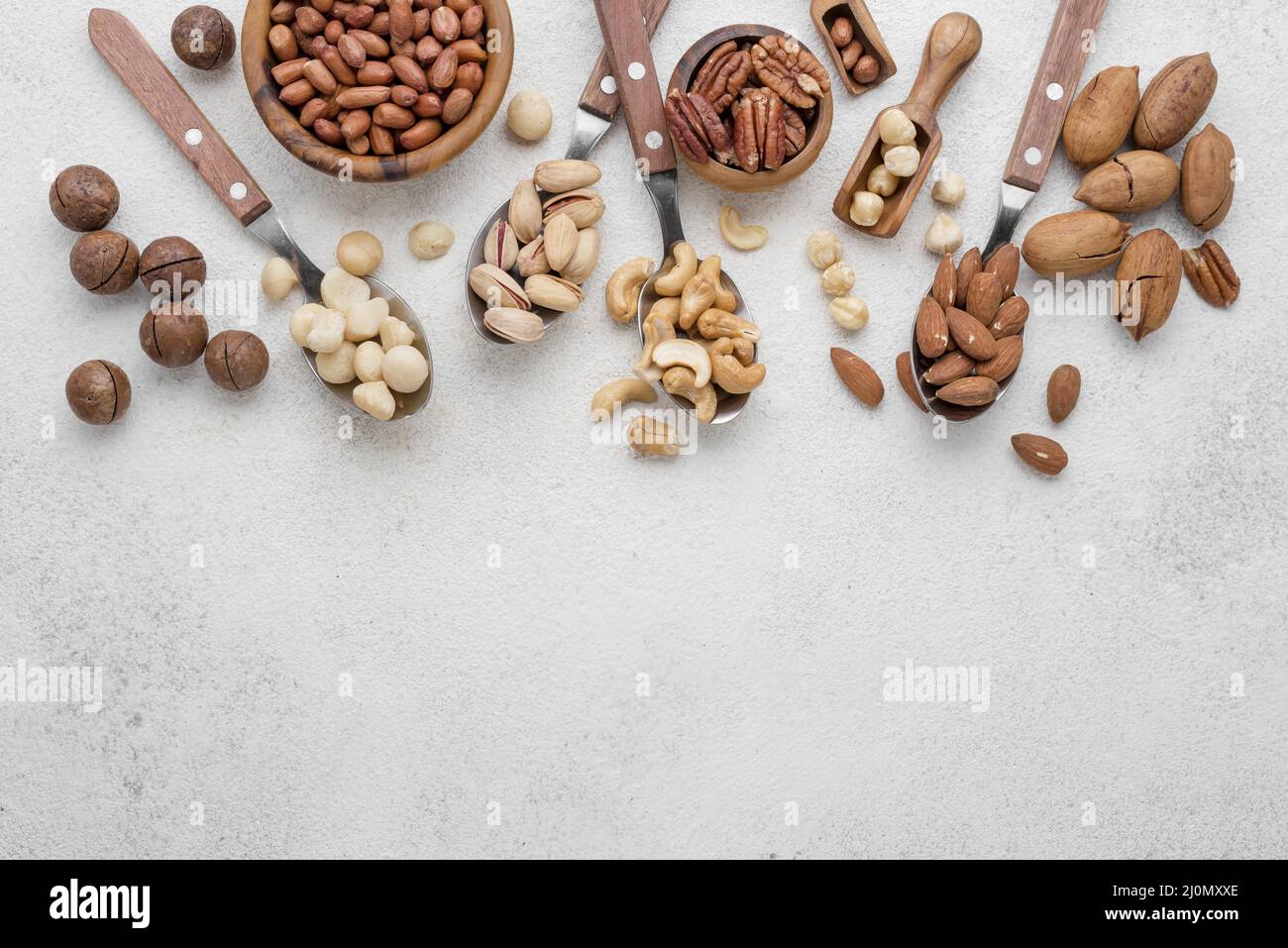Different kinds of nuts Banque de photographies et d’images à haute ...