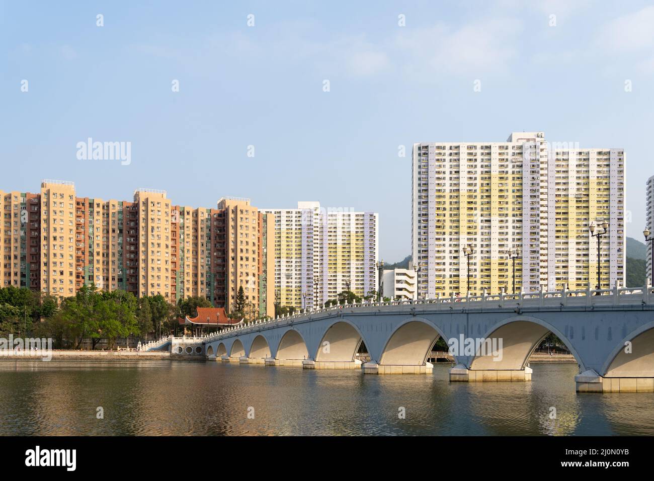 Pont Lek Yuen à Sha Tin, nouveaux Territoires, Hong Kong. Pont piétonnier au-dessus de la rivière Shing Mun, HK. Banque D'Images