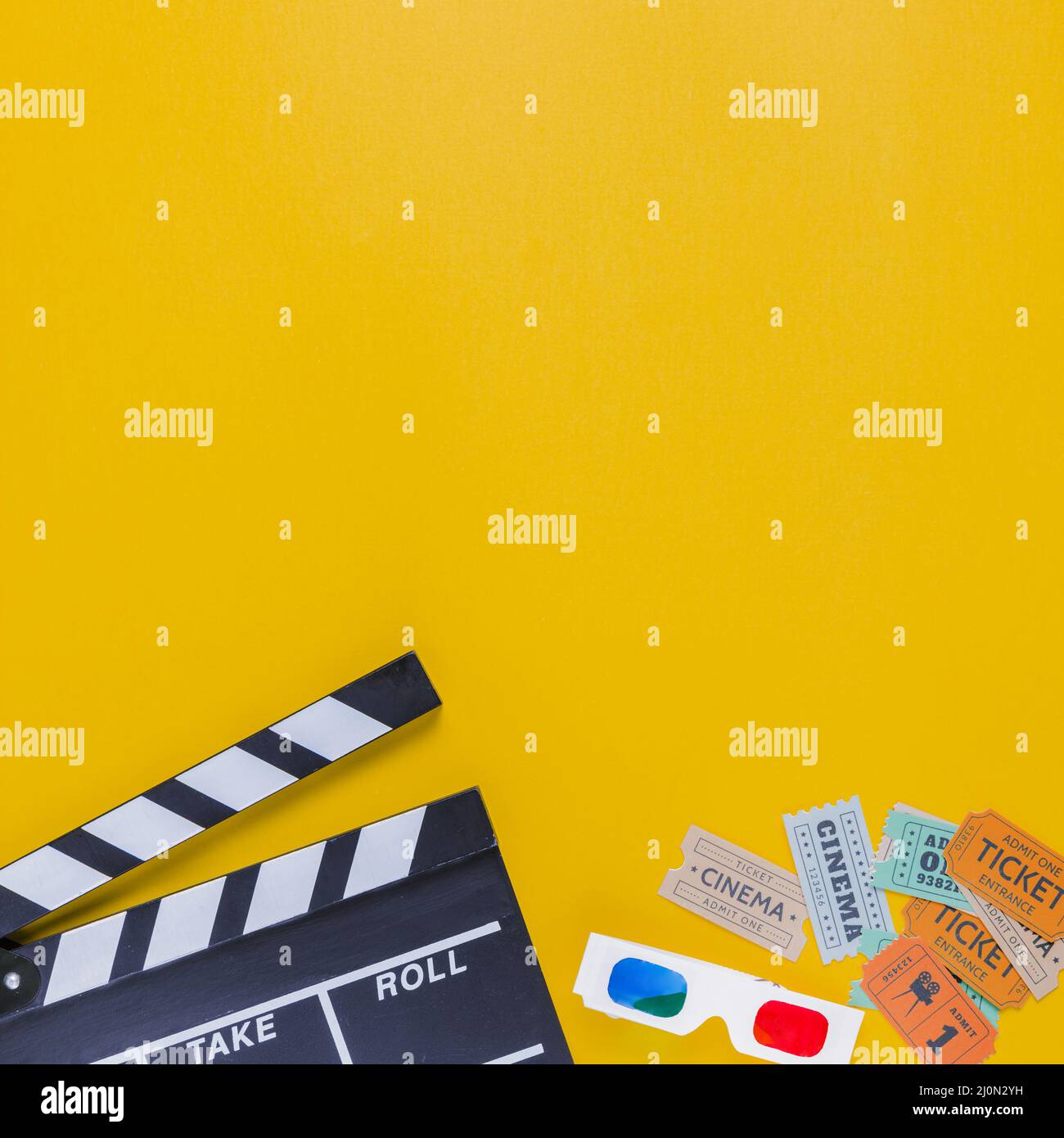 Clapperboard avec billets de cinéma, 3D verres Banque D'Images