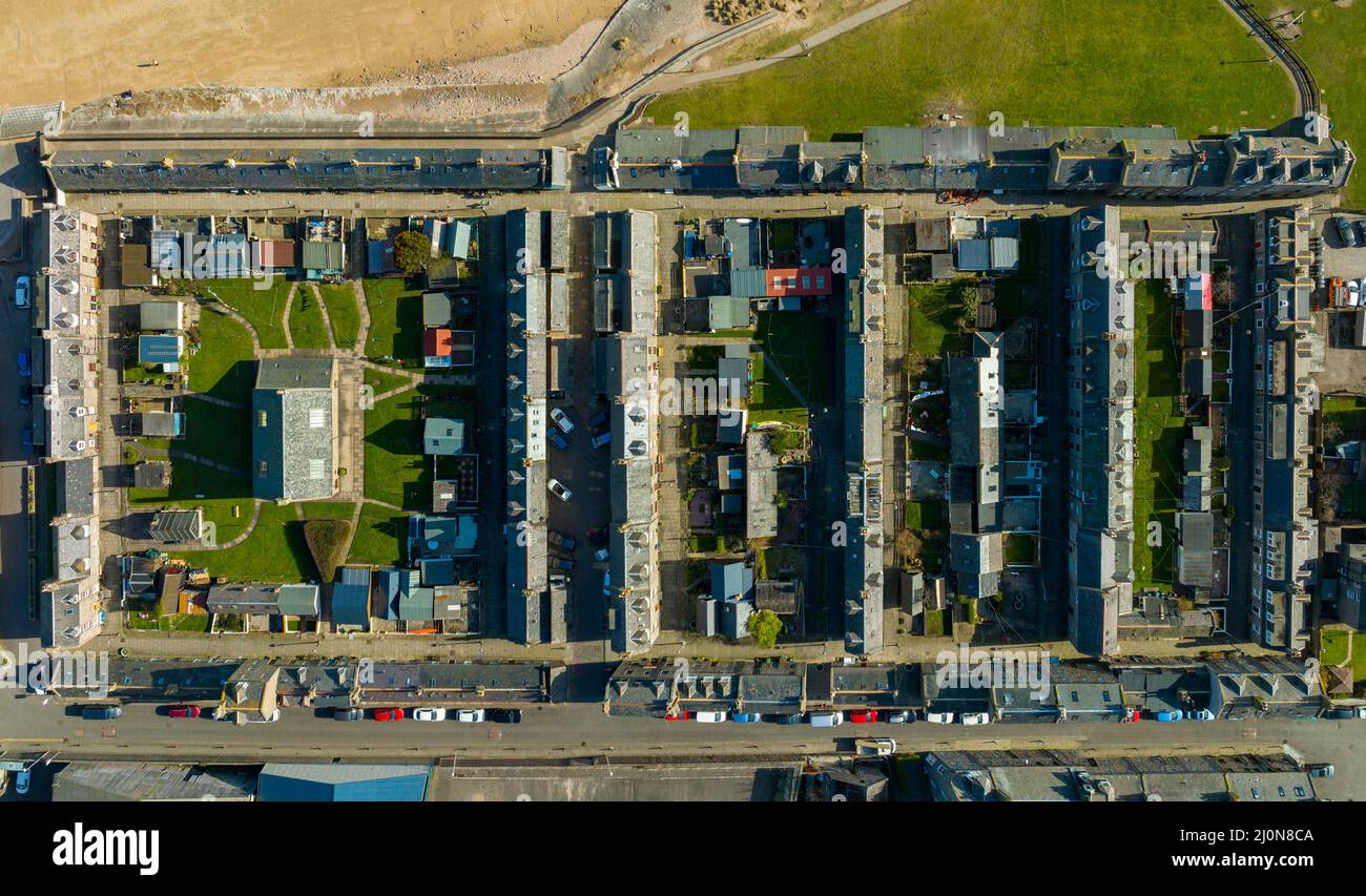 Vue aérienne de Footdee ou Fittie une vieille communauté et groupe de maisons au bord de la plage à Aberdeen, en Écosse Banque D'Images