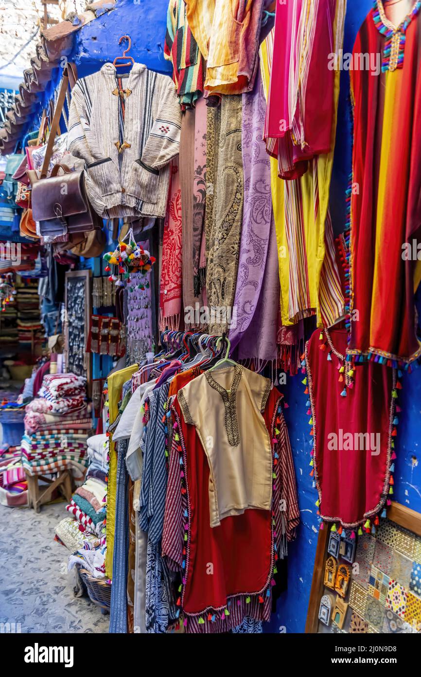 Souvenirs marocains colorés faits à la main à Blue City Chefchaouen, Maroc, Afrique. Banque D'Images