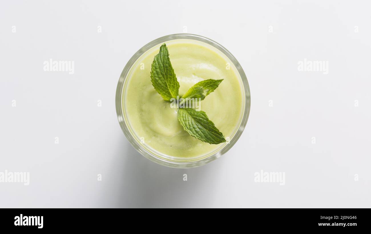 Vue de dessus verre à smoothie vert à la menthe. Haute qualité et résolution magnifique concept de photo Banque D'Images