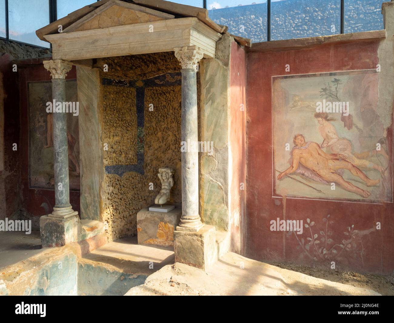 Edicula sur l'Epire et le mur frresco de Pyramus et Thisbe dans la Maison d'Octavius quartier, Pompéi Banque D'Images