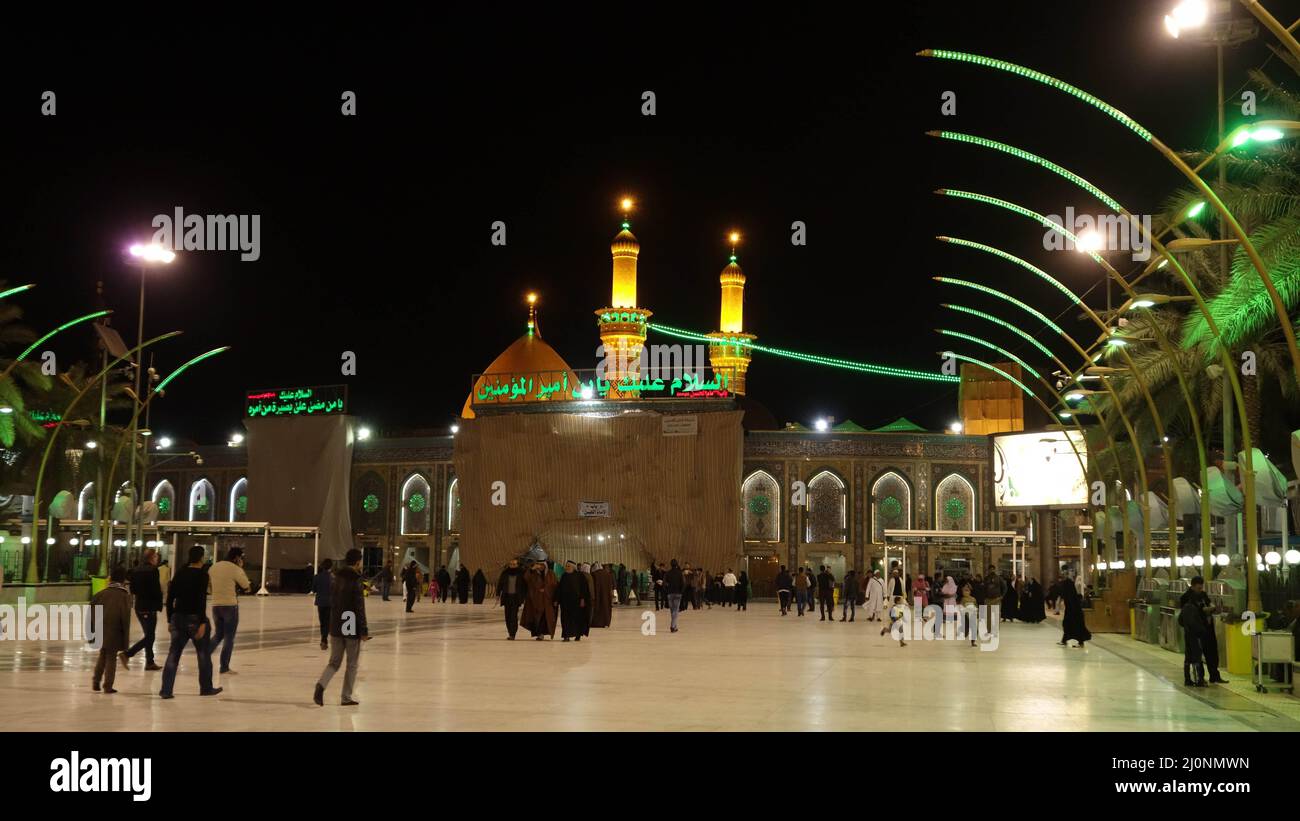 karbala, Irak - 23 février 2015 : photo d'imam husien shrinei dans la ville de karbala Banque D'Images