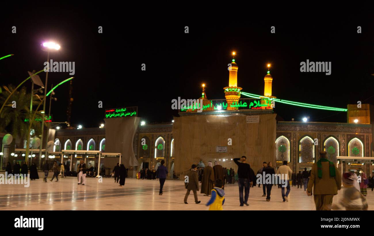 karbala, Irak - 23 février 2015 : photo d'imam husien shrinei dans la ville de karbala Banque D'Images