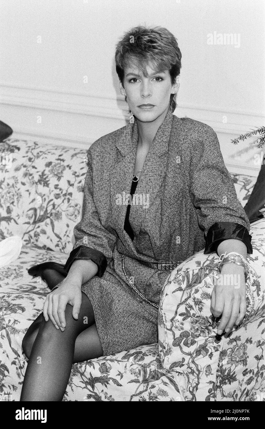 Jamie Lee Curtis, acteur, photographié à l'hôtel Claridges à Londres. Jamie, fille de l'acteur Tony Curtis, est à Londres pour promouvoir son dernier film Trading Places. Photo prise le 30th novembre 1983 Banque D'Images