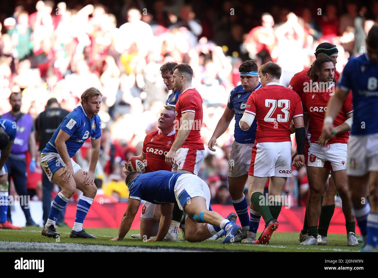 Cardiff, Royaume-Uni. 19th mars 2022. Dewi Lake of Wales marque ses équipes 2nd TRY. Championnat Guinness six Nations 2022, pays de Galles / Italie au stade principauté à Cardiff le samedi 19th mars 2022. photo par Andrew Orchard/Andrew Orchard sports photographie/ Alay Live News crédit: Andrew Orchard sports photographie/Alay Live News Banque D'Images