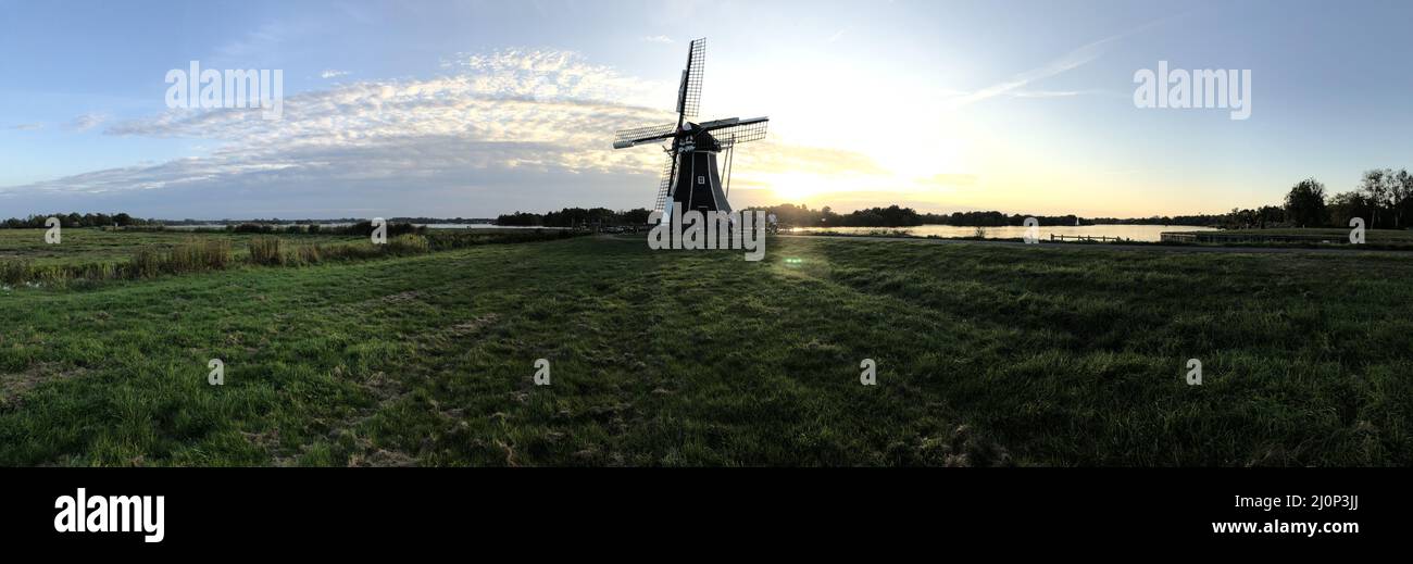 Belle vue sur le moulin à vent de Helper à Groningen, pays-Bas Banque D'Images