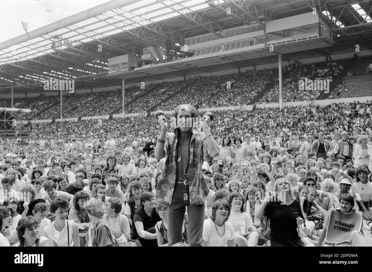 Les fans du concert « le summer de 84 » au stade Wembley, qui a présenté Elton John et d'autres artistes. 30th juin 1984. Banque D'Images