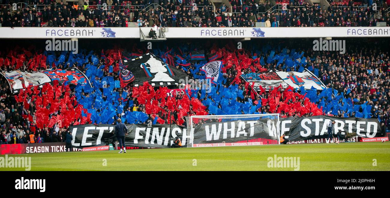 LONDRES, ROYAUME-UNI. 20th MARS les fans de Crystal Palace applaudient lors du match de la FA Cup entre Crystal Palace et Everton FC à Selhurst Park, Londres, le dimanche 20th mars 2022. (Credit: Federico Maranesi | MI News) Credit: MI News & Sport /Alay Live News Banque D'Images