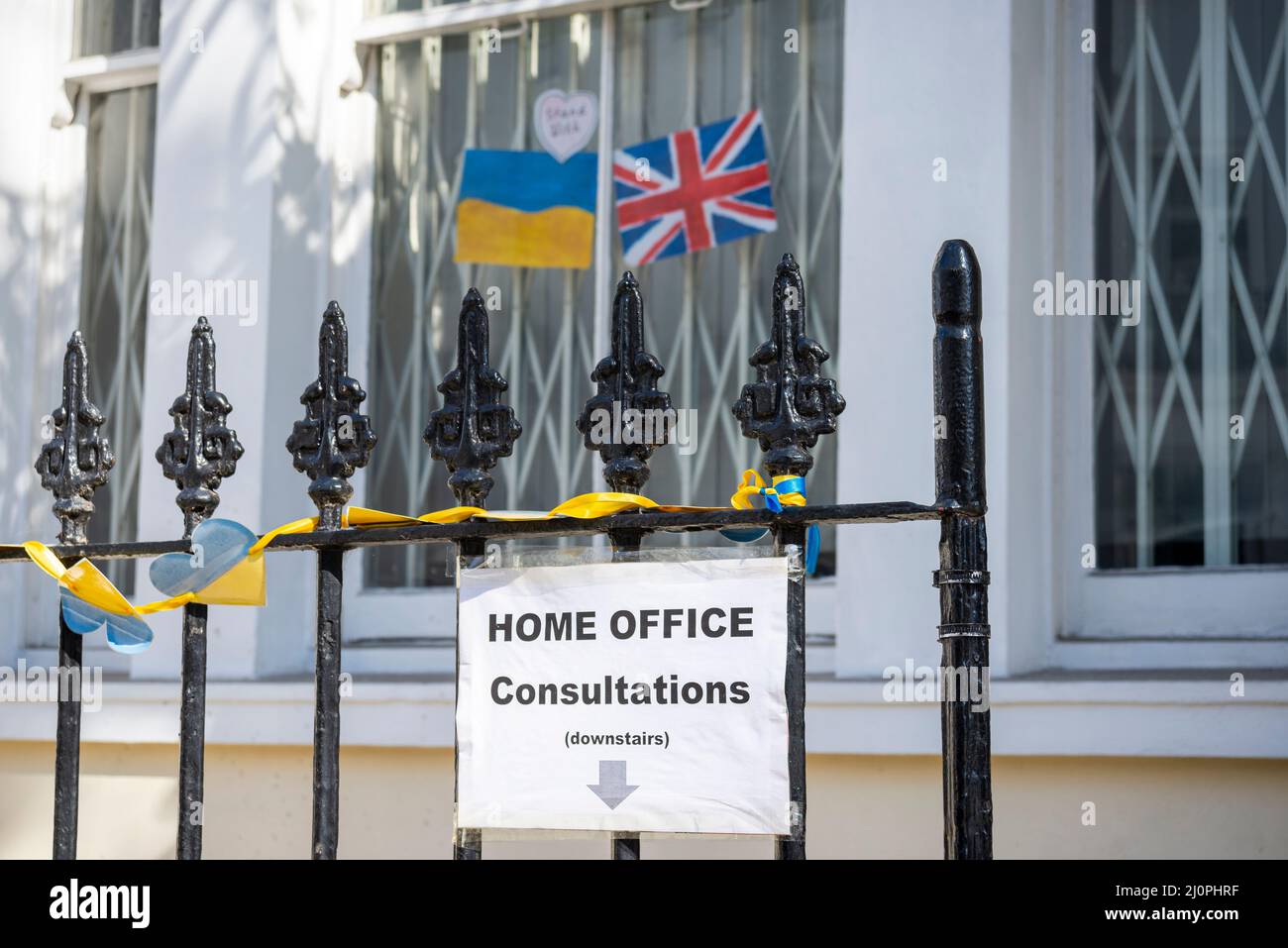 Consulat d'Ukraine, bureau de l'ambassade d'Ukraine, à Kensington Park Road, Londres, Royaume-Uni. Panneau de consultation du bureau à domicile Banque D'Images