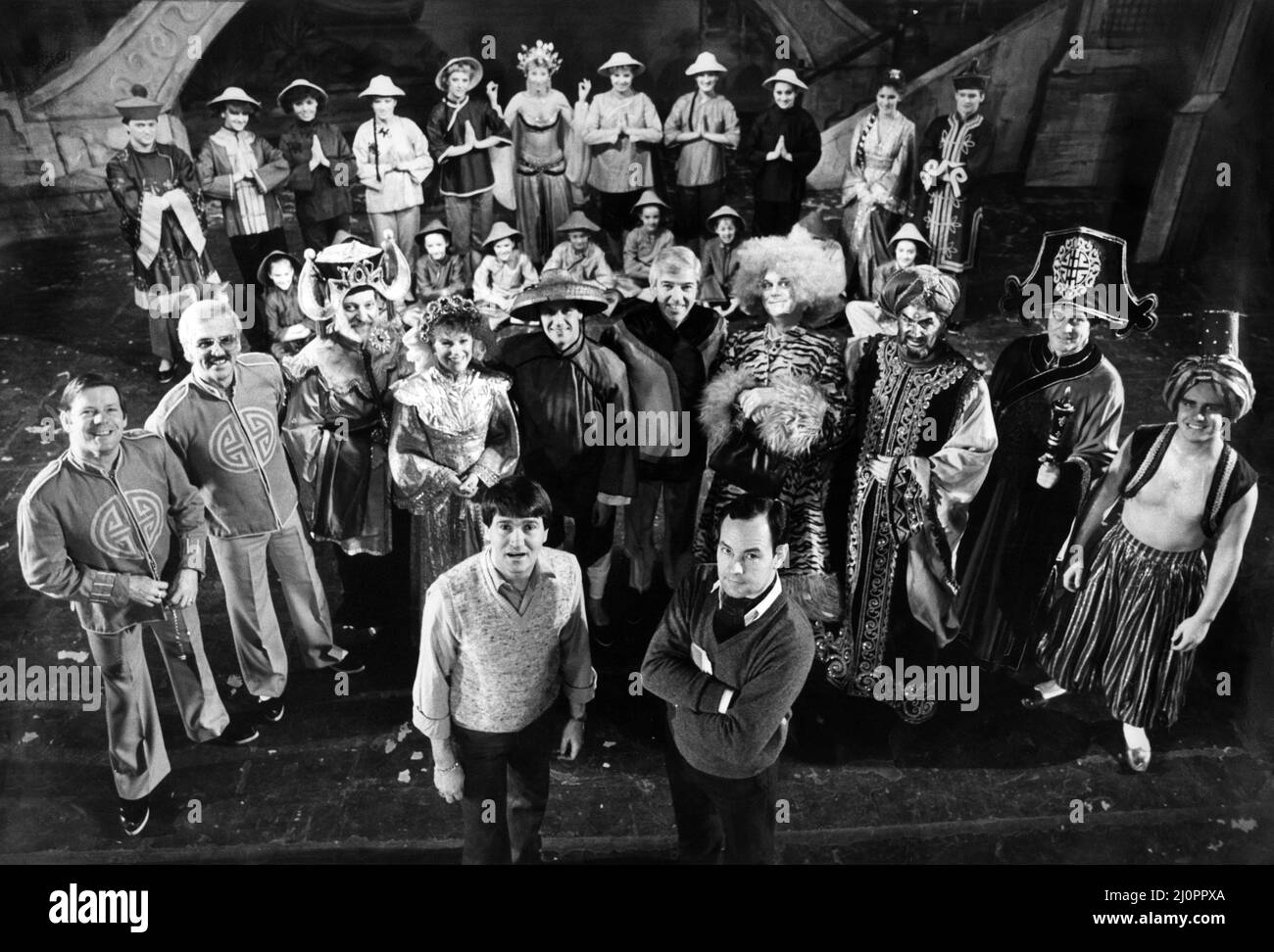 Le casting d'Aladdin avec le réalisateur Peter Roberts (au centre, à droite) et le chorégraphique Ray Cornell. Décembre 1983. Banque D'Images