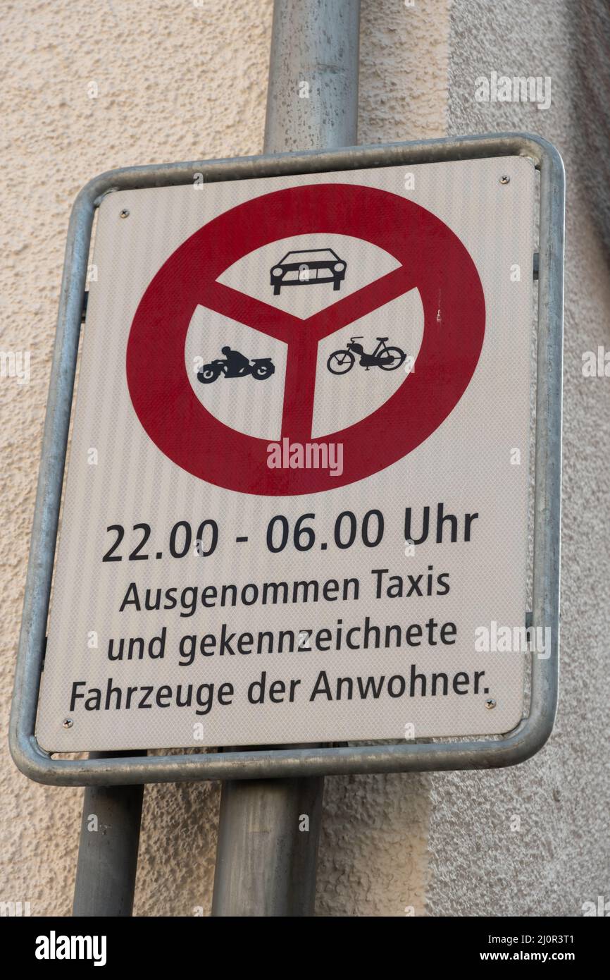Saint-Gall, Suisse 9 mars 2022 tous les véhicules interdits pendant la nuit les taxis exonérés et les voisins signent dans la vieille ville Banque D'Images