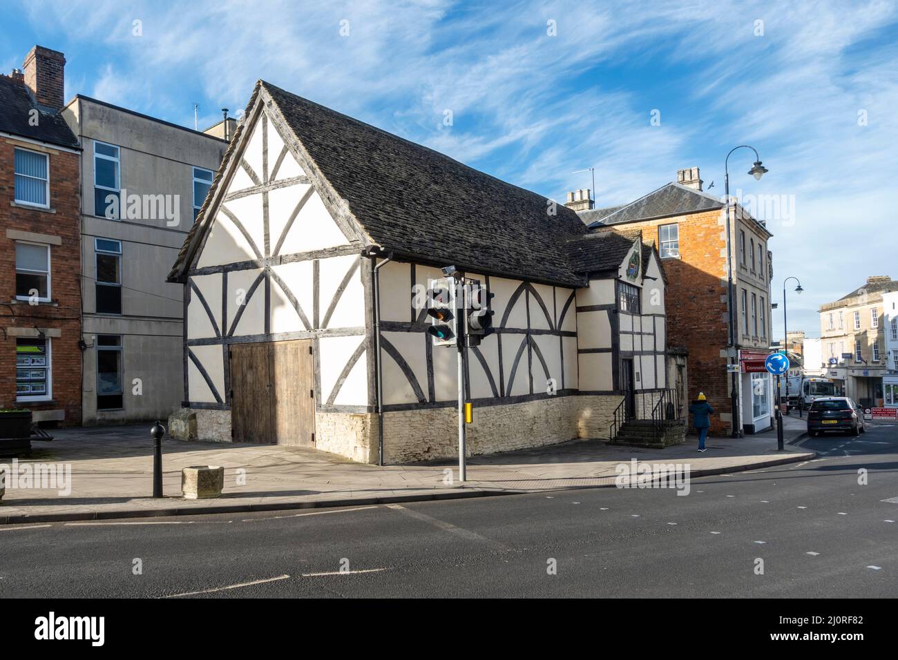 Le Yelde Hall a Grade I a inscrit un bâtiment à ossature de bois sur la place du marché Chippenham, Wiltshire, Angleterre, Royaume-Uni Banque D'Images