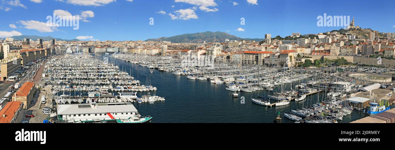 Vue panoramique sur le vieux port de Marseille en Provence. Banque D'Images