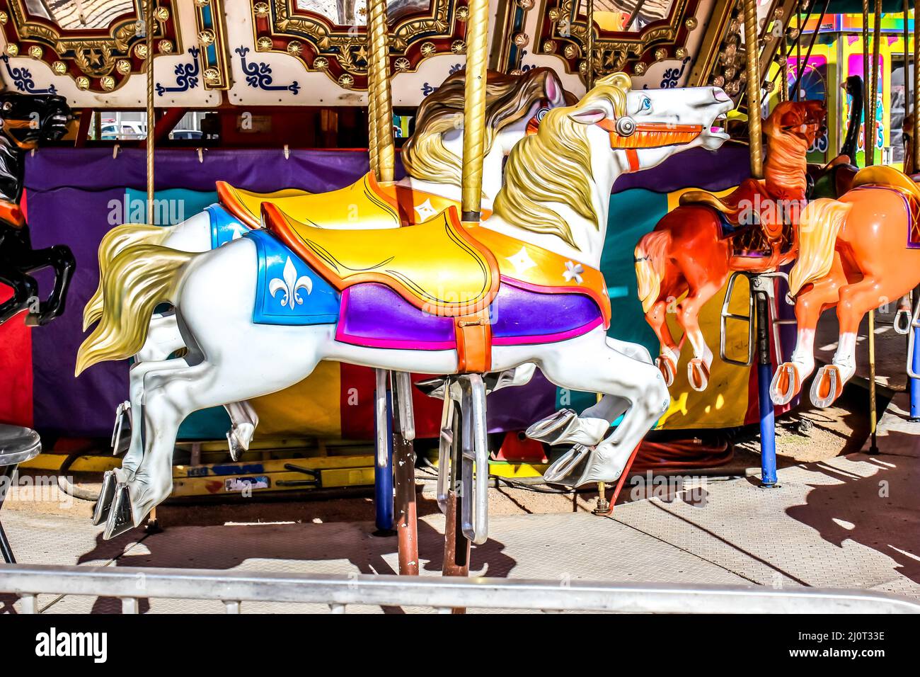 White Wooden Horse on County Fair Merry Go Round Banque D'Images