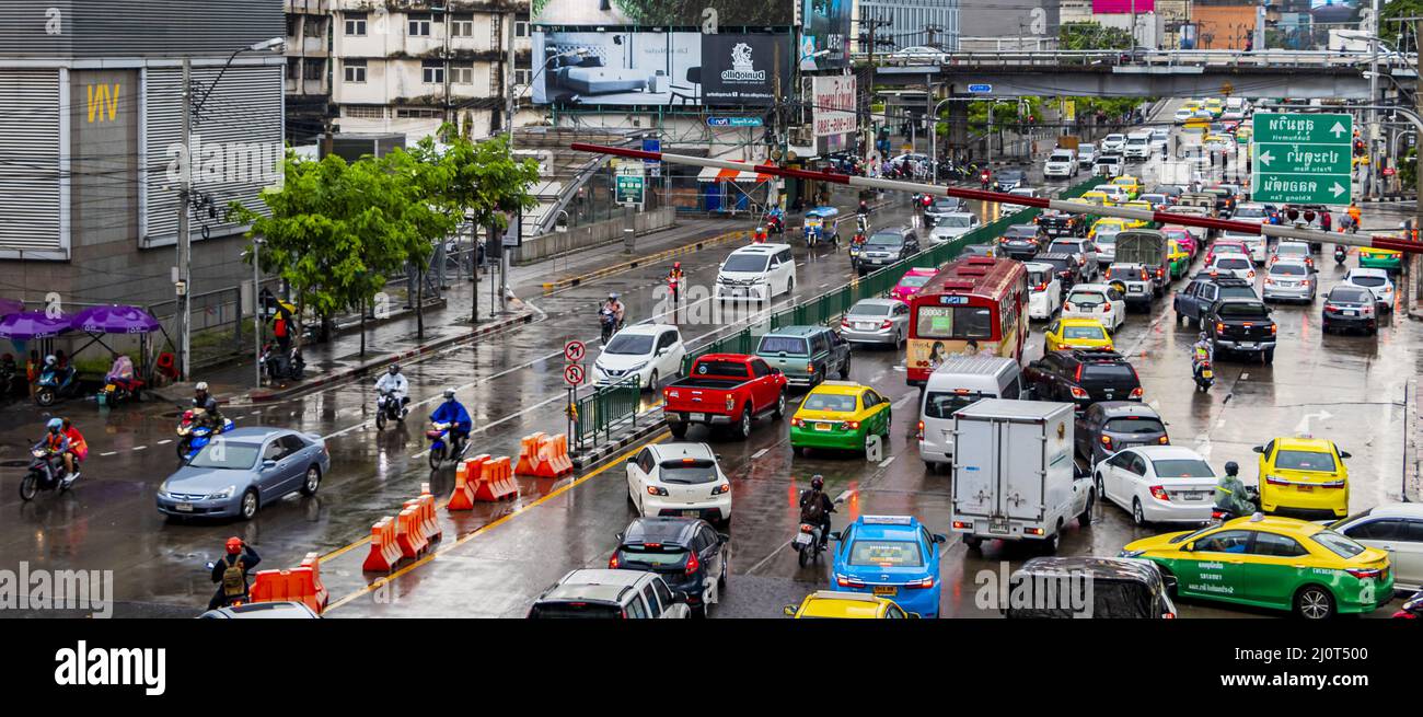 Heure de pointe gros embouteillage dans la ville animée de Bangkok Thaïlande. Banque D'Images