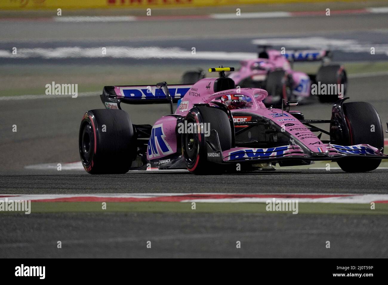 20 mars 2022, circuit international de Bahreïn, Sakhir, Formule 1 Gulf Air Bahreïn Grand Prix 2022, sur la photo Esteban Ocon (FRA), Alpine F1 Team, Fernando Alonso (ESP), Alpine F1 Team Banque D'Images