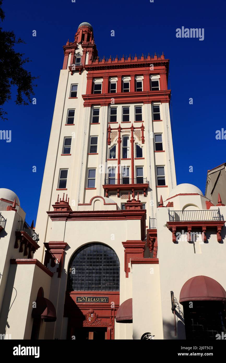 Le Trésor sur la Plaza l'ancienne première banque nationale, la Banque Atlantique et la Banque de change bâtiment aujourd'hui un lieu de désherbage à St.Augustine.Florida.USA Banque D'Images