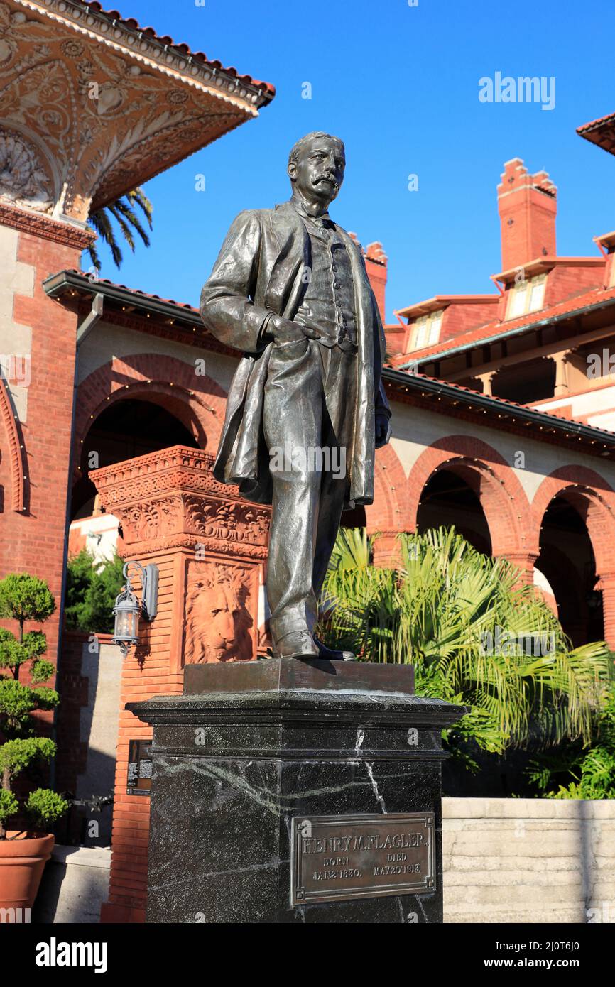 Statue de Henry Flagler devant Flagler College l'ancien Ponce de Leon Hotel à St.Augustine.Florida.USA Banque D'Images