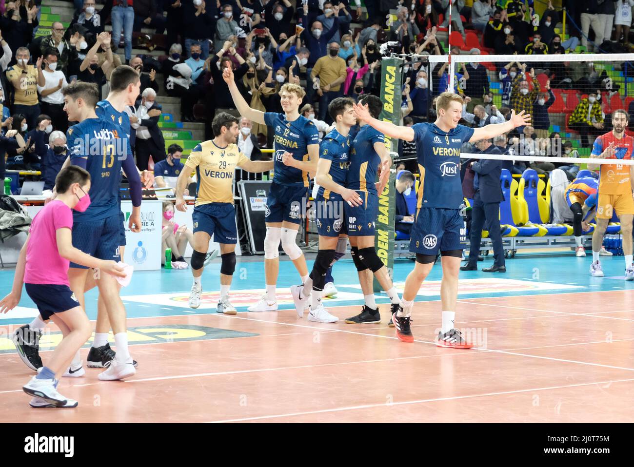 Vérone, Italie. 20th mars 2022. Rok Mozic - Verona Volley célèbre le point décisif d'un match. Pendant Verona Volley vs Vero Volley Monza, Volleyball Italien Serie A Men SuperLeague Championship Championship à Verona, Italie, Mars 20 2022 crédit: Independent photo Agency/Alay Live News Banque D'Images