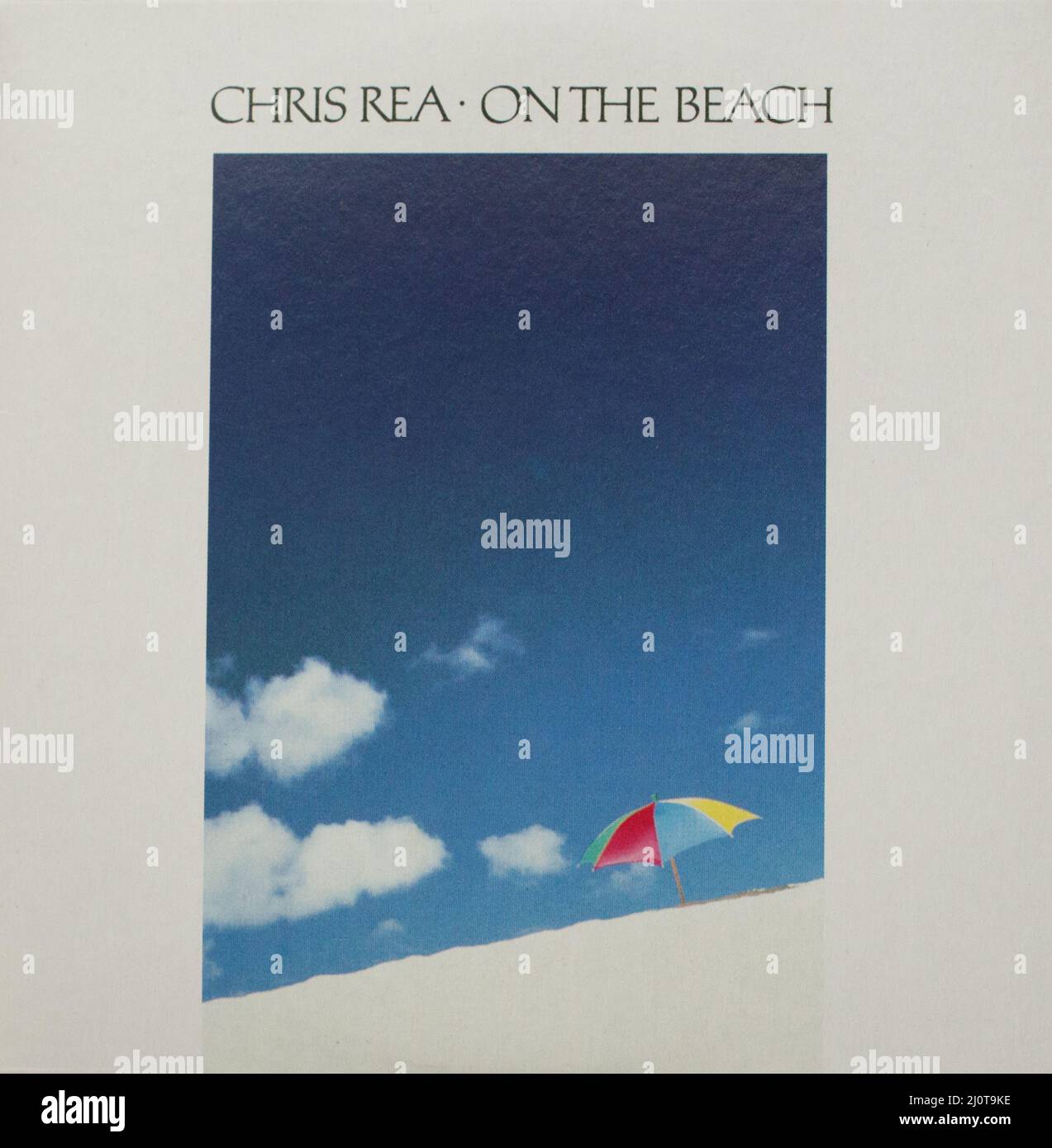 La couverture de l'album cd de Chris Rea - On the Beach Photo Stock - Alamy
