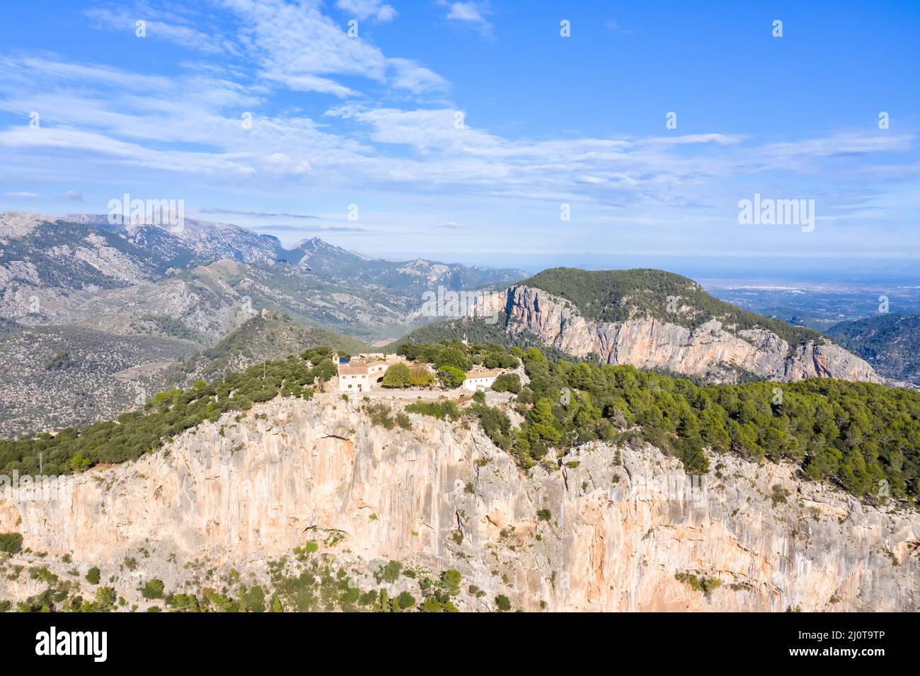 Ruine du château Castell Aro à Majorque paysage montagnes montagne vacances voyage photo aérienne en Espagne Banque D'Images