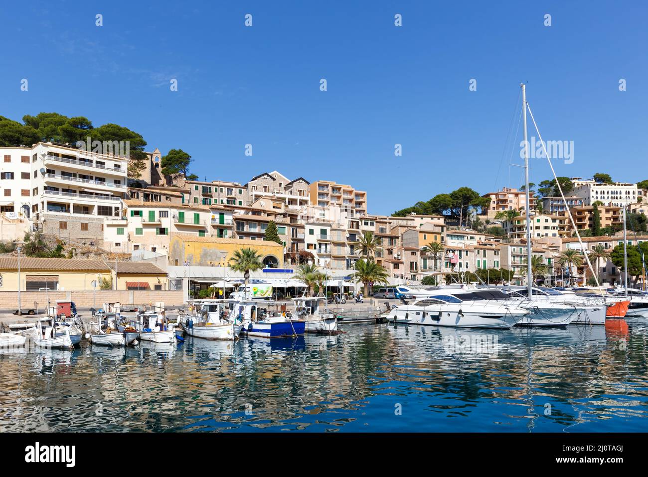 Port de Soller dans le port de Majorque avec des bateaux vacances Voyage ville en Espagne Banque D'Images