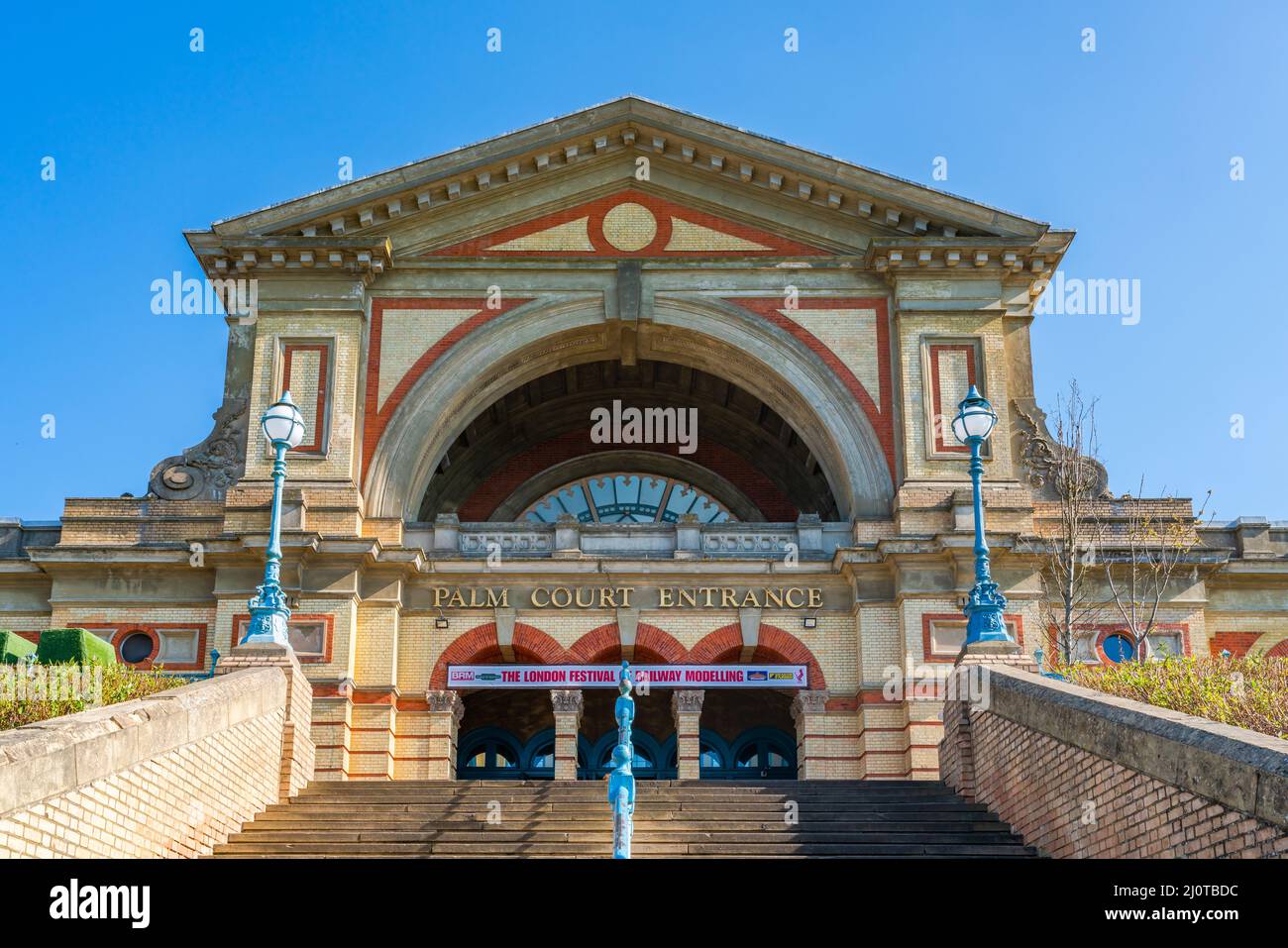 LONDRES, Royaume-Uni - 19 MARS 2022 : Alexandra Palace, également connu sous le nom d'Ally Pally, est un lieu de divertissement et de sport classé de niveau II Banque D'Images