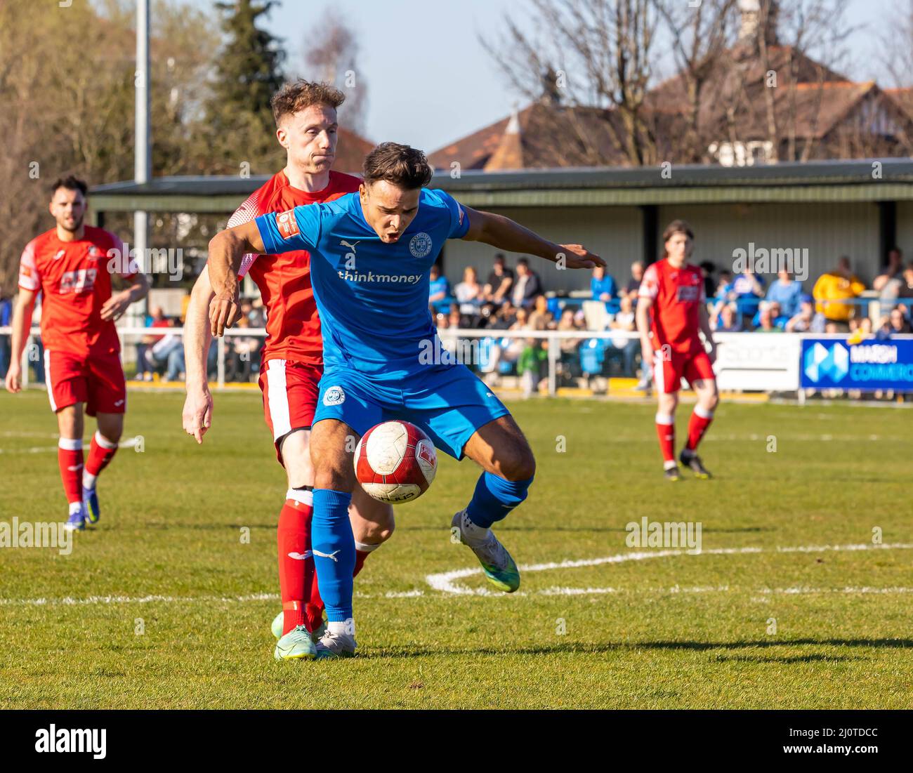 Warrington, le 19 mars 2022. Le Warrington Rylands 1906 FC a organisé un match de football à Gorsey Lane contre Market Drayton FC un samedi après-midi ensoleillé. Banque D'Images