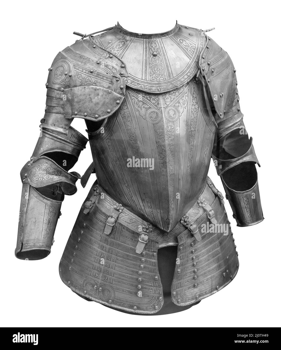 Combinaison médiévale de protection d'armure isolée sur fond blanc avec passe-cheveux.Ancienne armure métallique en acier Banque D'Images