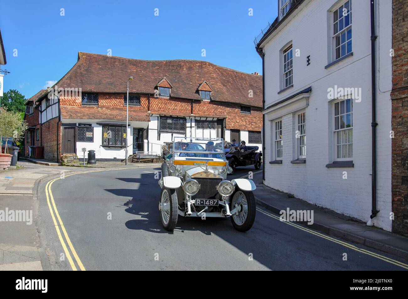 Classic car sur route, Knockhundred rangée, Midhurst, West Sussex, Angleterre, Royaume-Uni Banque D'Images