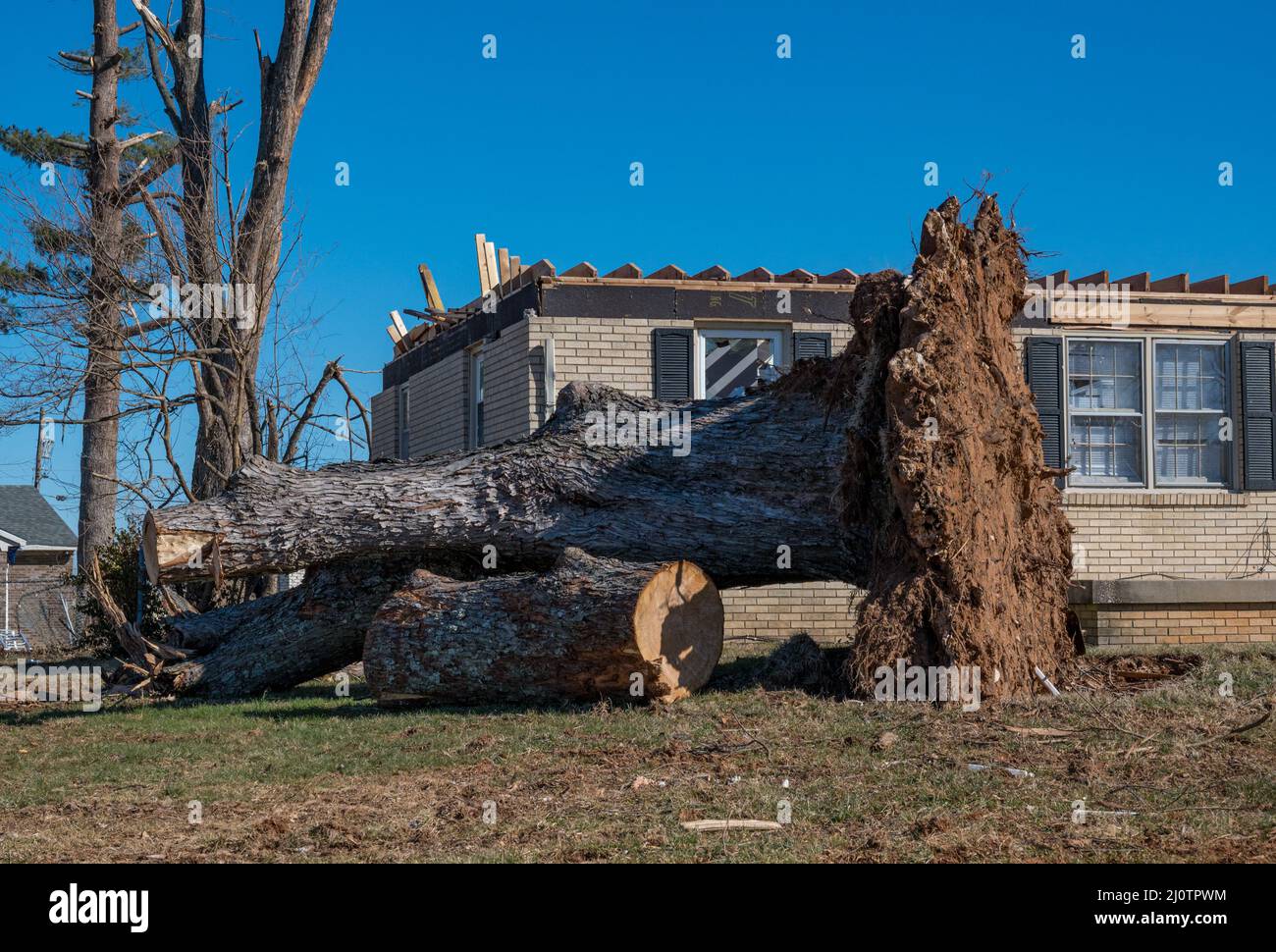 Bowling Green, KY, le 26 janvier 2022 -- les dommages causés par la tornade de décembre 2021 dans le quartier de Village Creek sont encore évidents six semaines plus tard. Photo de Liz Roll/FEMA Banque D'Images