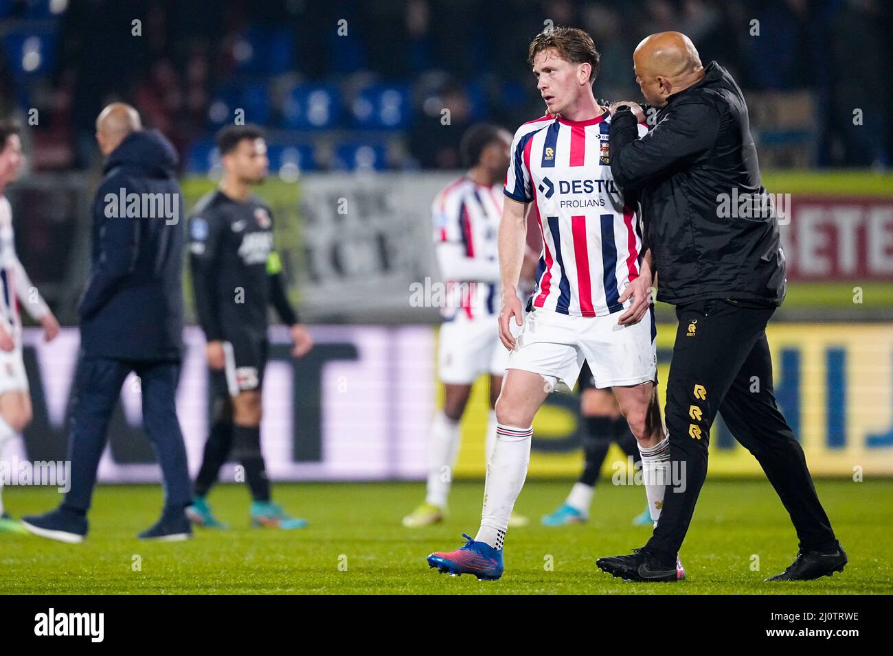 TILBURG, PAYS-BAS - MARS 20: Wessel Dammers de Willem II et Chima Onyeike de Willem II pendant le match néerlandais Eredivisie entre Willem II et AZ Alkmaar à la Koning Willem II Stadion le 20 mars 2022 à Tilburg, pays-Bas (photo par Geert van Erven/Orange Pictures) Banque D'Images