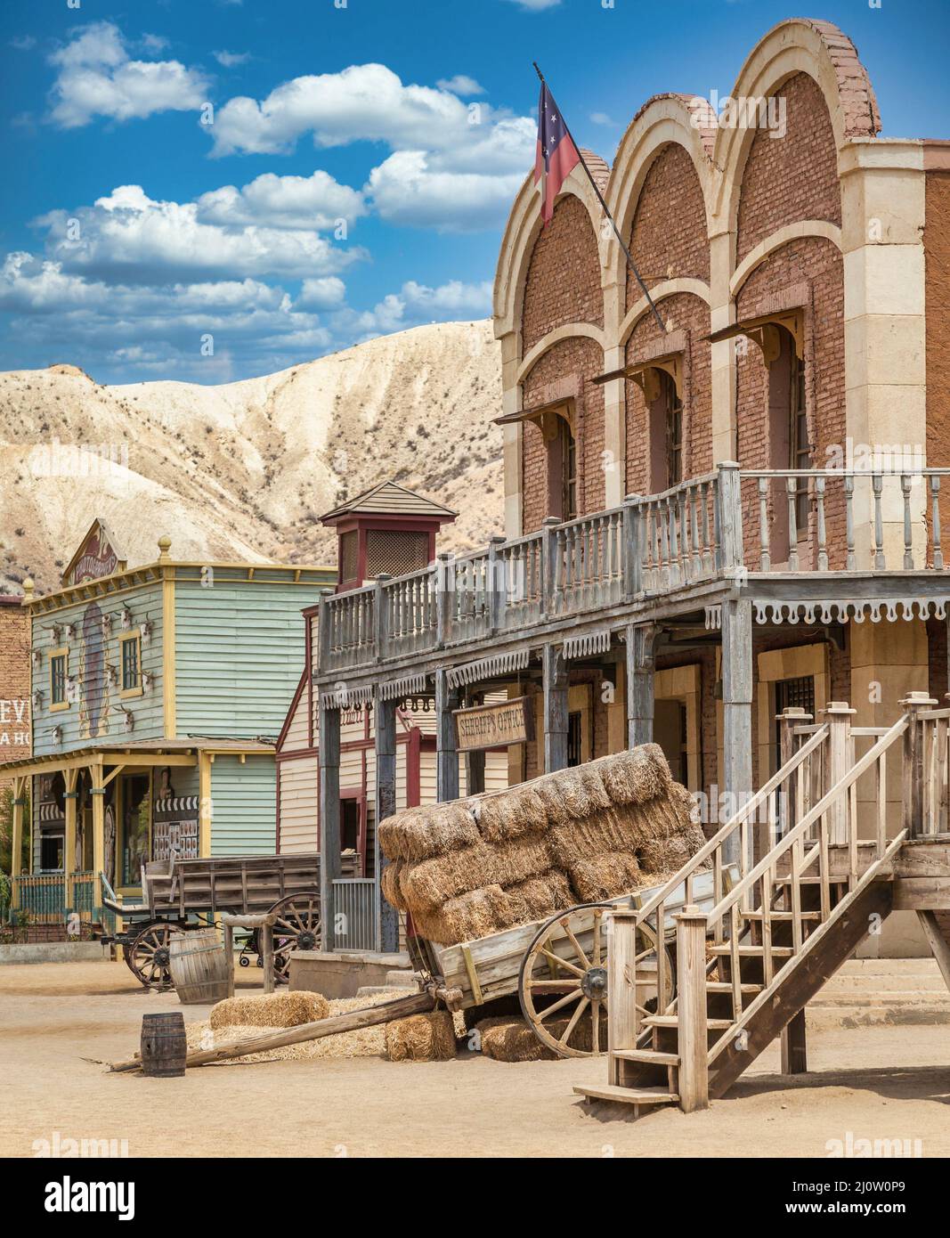 Ville ancienne de l'extrême-ouest avec saloon. Ancienne architecture en bois à Wild West. Banque D'Images