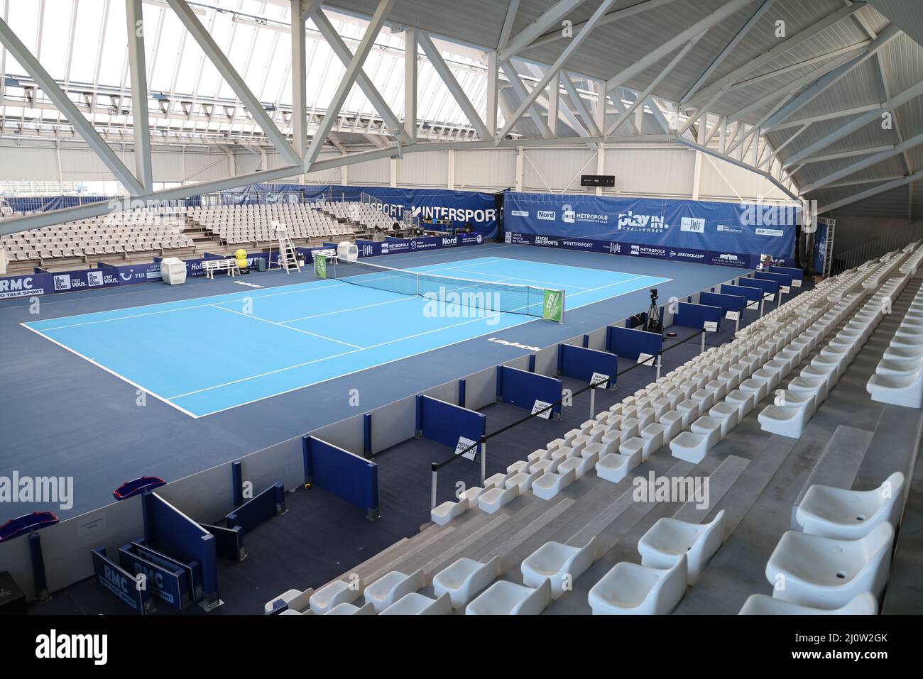 Court Central pendant les Jeux de Challenger 2022, tournoi de tennis ATP  Challenger Tour le 20 mars 2022 au tennis Club Lillois Lille Métropole à  Lille, France - photo : Laurent Sanson/DPPI/LiveMedia
