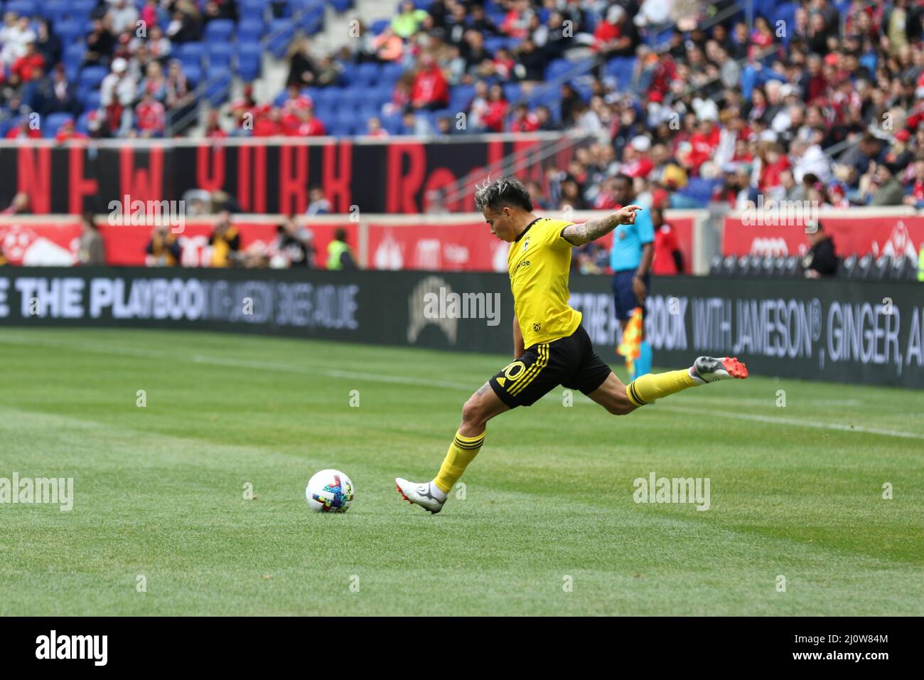 Harrison, États-Unis . 20th mars 2022. Lucas Zelarayán (10, Columbus Crew) en action pendant le match de football de la Ligue majeure entre New York Red Bulls et Columbus Crew à Red Bull Arena à Harrison, New Jersey Katelin Severino/SPP crédit: SPP Sport Press photo. /Alamy Live News Banque D'Images