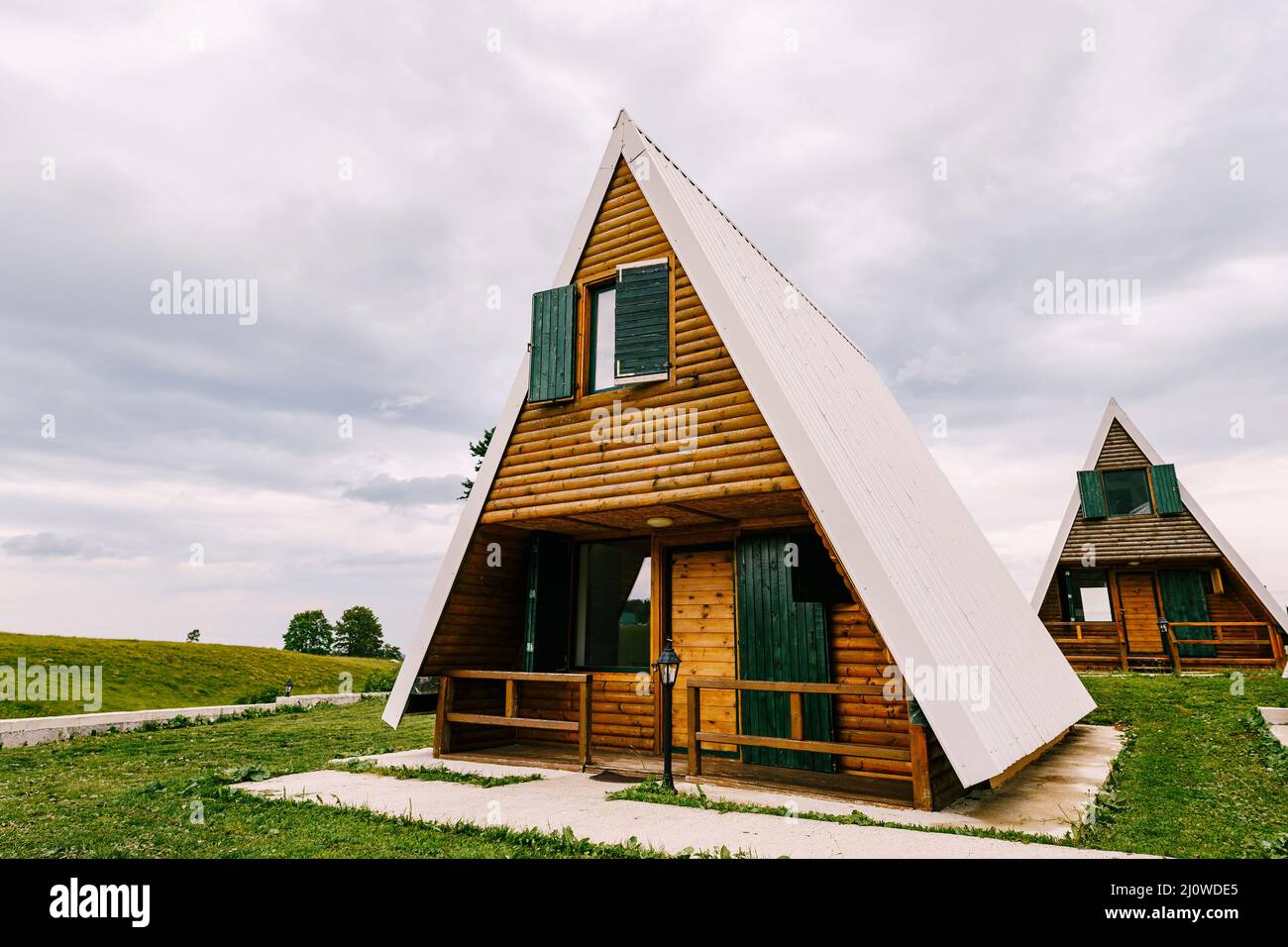 Maison triangulaire de deux étages dans le parc national de Durmitor Banque D'Images