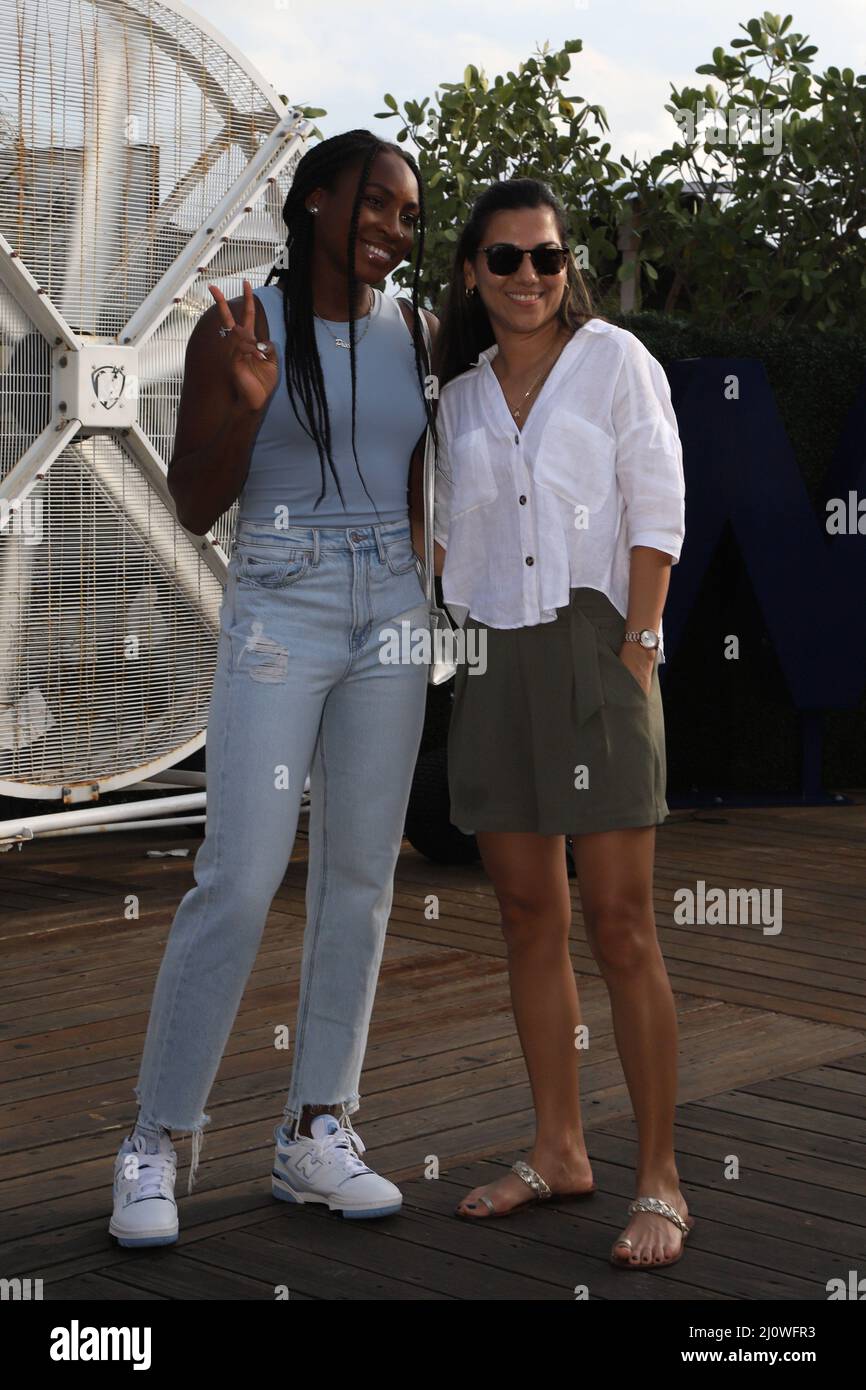 Miami, États-Unis d'Amérique. 20th mars 2022. MIAMI, FLORIDE - 20 MARS : Coco Gauff participe à la cérémonie de tirage au sort des femmes de Miami 2022 organisée par Ruthie Polinksi de NBC6, la cérémonie de tirage au sort des femmes de Miami Open présentera le numéro 5 mondial Anet Kontaveit, et Coco Gauff, originaire de Floride, le directeur du tournoi James Blake, Et l'arbitre de co-tournoi PAM Whytcross au quai le 20 mars 2022 à Miami, Floride personnes: Coco Gauff crédit: Storms Media Group/Alay Live News Banque D'Images