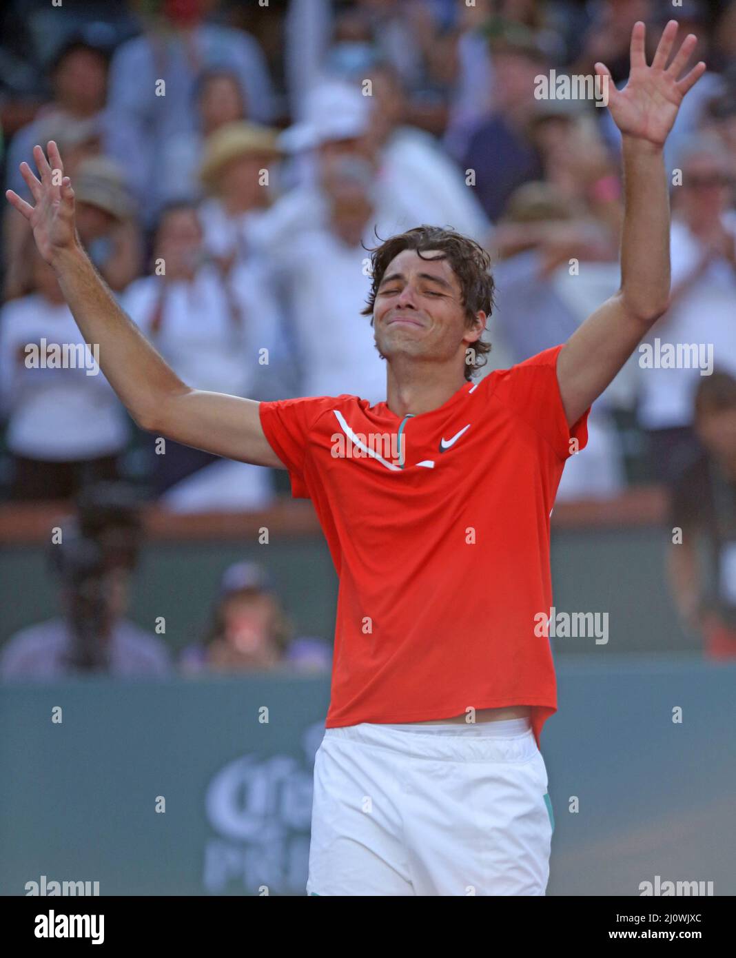 Indian Wells, États-Unis. 20th mars 2022. American Taylor Fritz réagit après avoir remporté le match final de ses hommes contre Rafael Nadal d'Espagne à l'Open de BNP Paribas à Indian Wells, Californie, le dimanche 20 mars 2022. Fritz défait Nadal 6-3, 7-6 (5) pour remporter le championnat et son premier tournoi ATP Masters 1000. Photo de David Silpa/UPI crédit: UPI/Alay Live News Banque D'Images